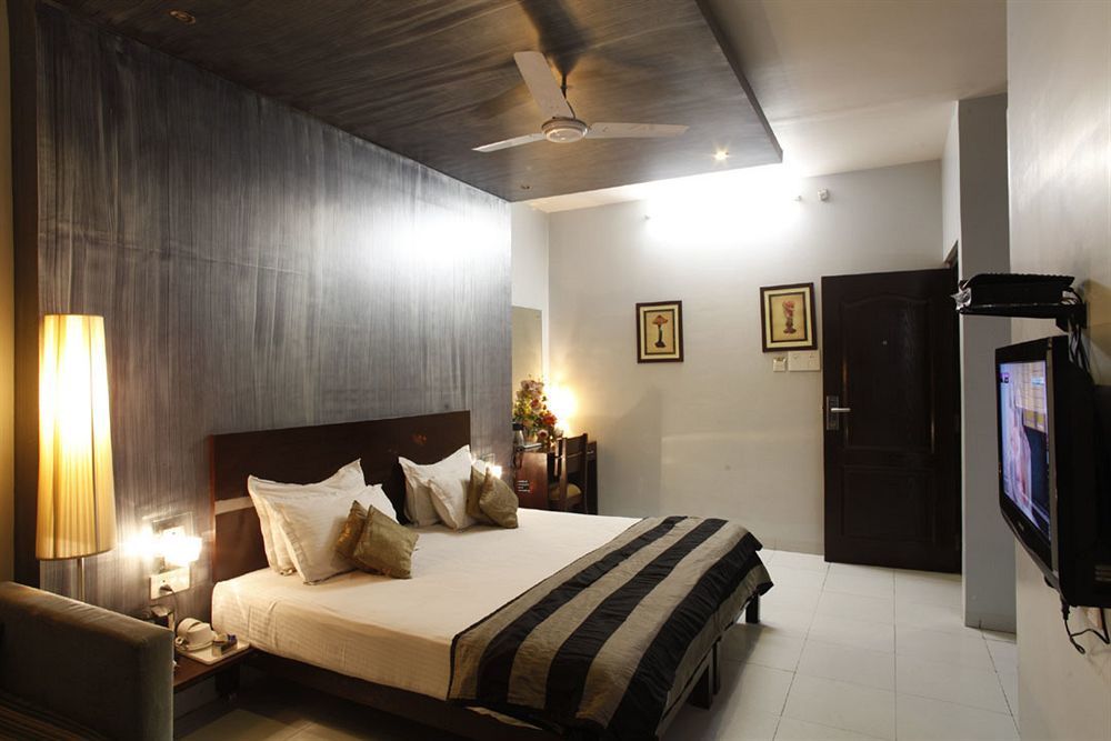 Acacia Hotel